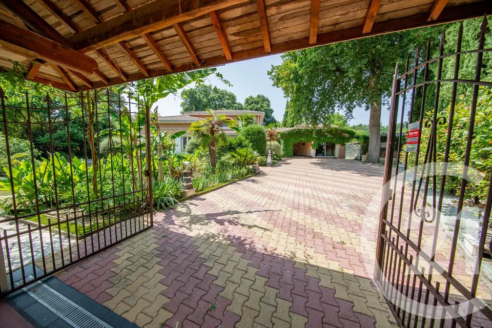 Maison 10 pièces 222 m² à vendre au Pian-Médoc — photo 3