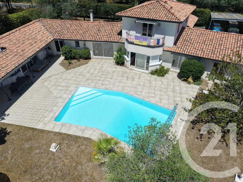 Maison 10 pièces 273 m² à vendre à Saint-Aubin-de-Médoc — photo 1
