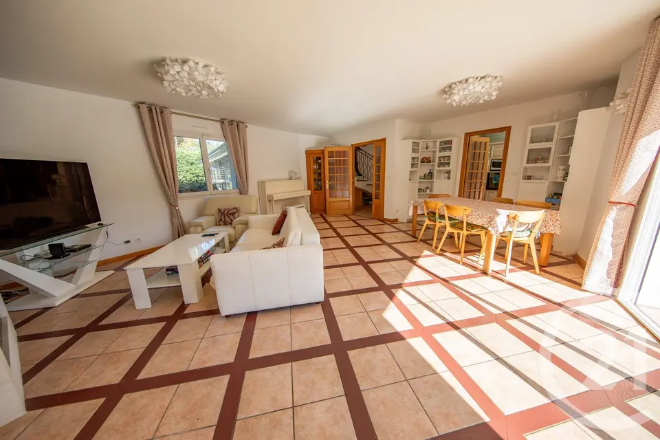 Maison 10 pièces 273 m² à vendre à Saint-Aubin-de-Médoc — photo 4