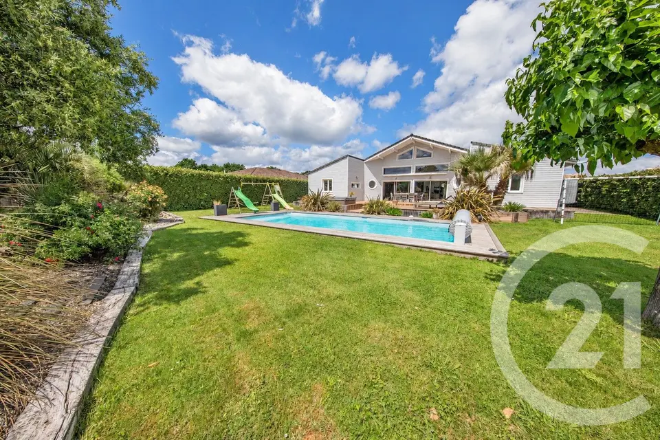 Maison 7 pièces 170 m² · à Saint-Aubin-de-Médoc · 170 m² · 749 000 €