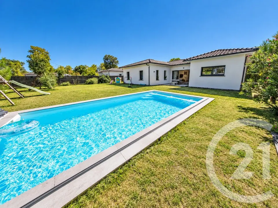 Maison 7 pièces 144 m² · à Saint-Aubin-de-Médoc · 144 m² · 720 000 €