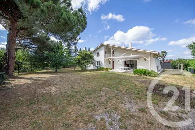 Maison à vendre à Saint-Médard-en-Jalles — CENTURY 21 Kadima