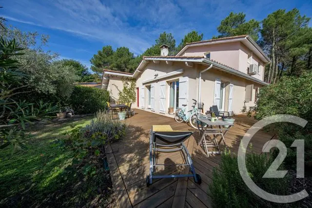 Maison à vendre à Saint-Médard-en-Jalles — CENTURY 21 Kadima