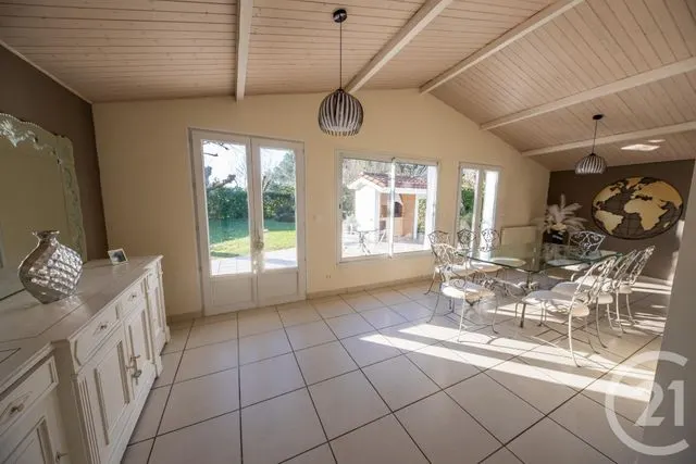 Maison à vendre à Saint-Médard-en-Jalles — CENTURY 21 Kadima
