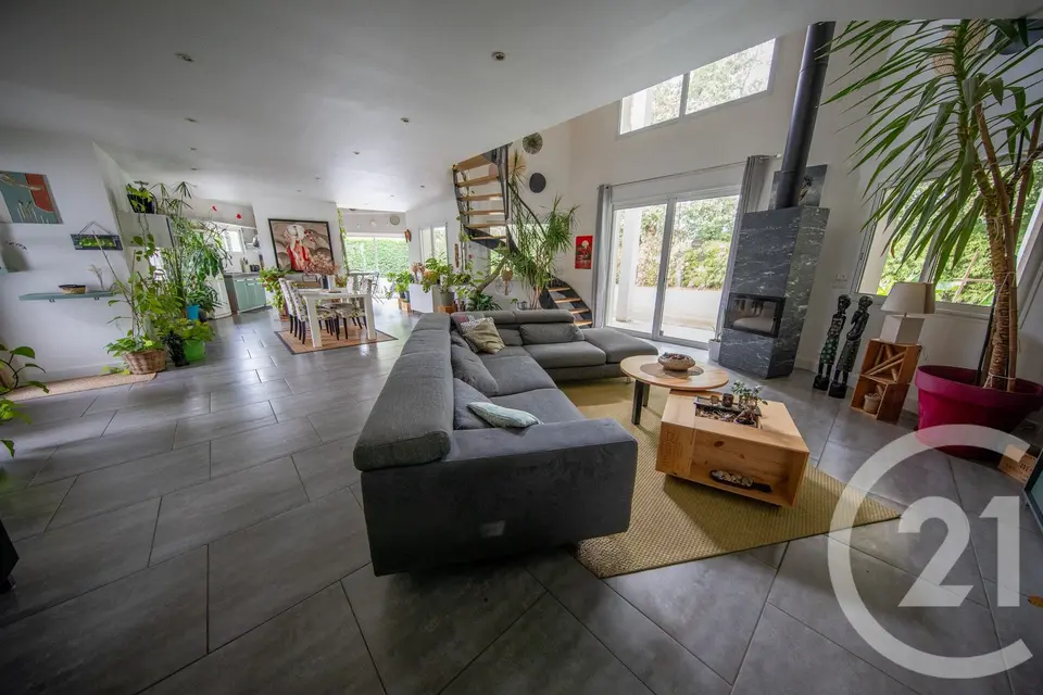 Maison 7 pièces 203 m² à vendre à Saint-Médard-en-Jalles — photo 2