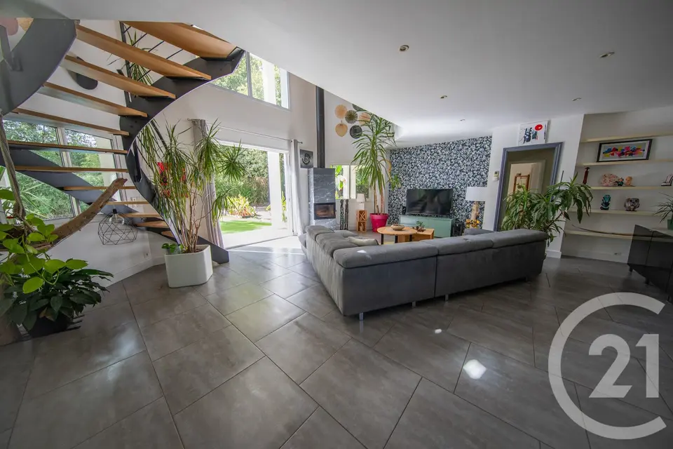 Maison 7 pièces 203 m² à vendre à Saint-Médard-en-Jalles — photo 2