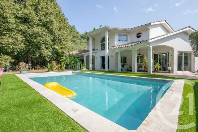 Maison à vendre à Saint-Médard-en-Jalles — CENTURY 21 Kadima