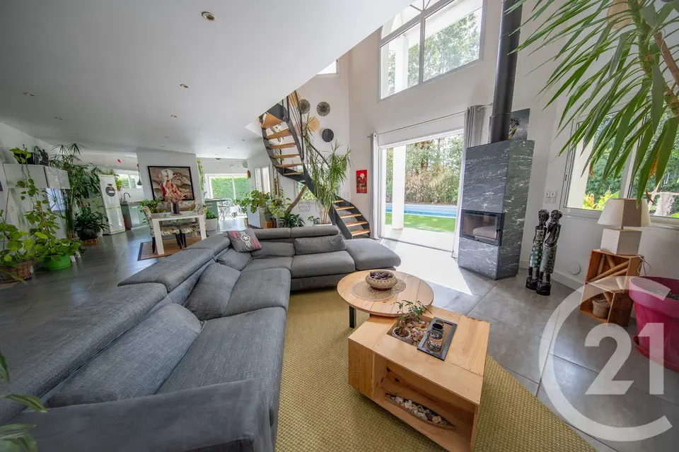 Maison 7 pièces 203 m² à vendre à Saint-Médard-en-Jalles — photo 3