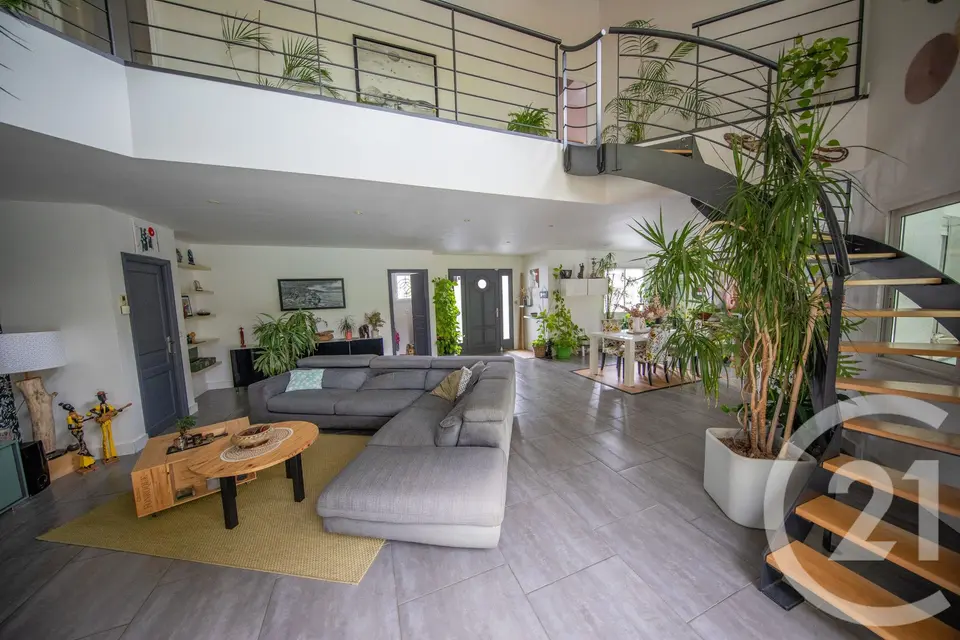 Maison 7 pièces 203 m² à vendre à Saint-Médard-en-Jalles — photo 3