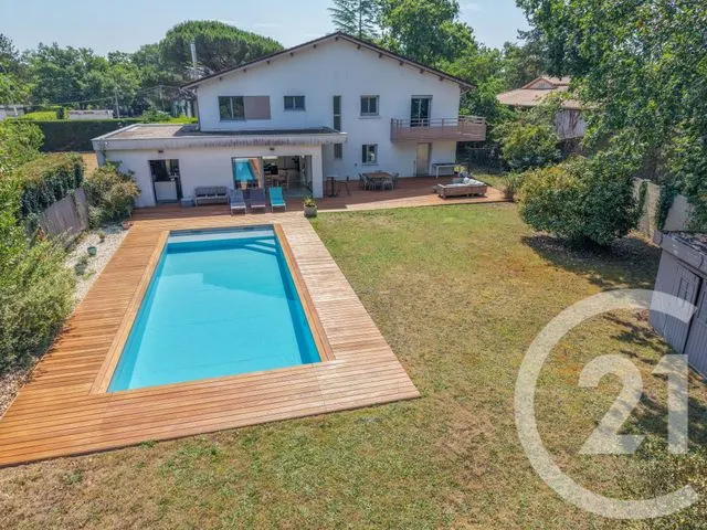 Maison à vendre à Saint-Médard-en-Jalles — CENTURY 21 Kadima