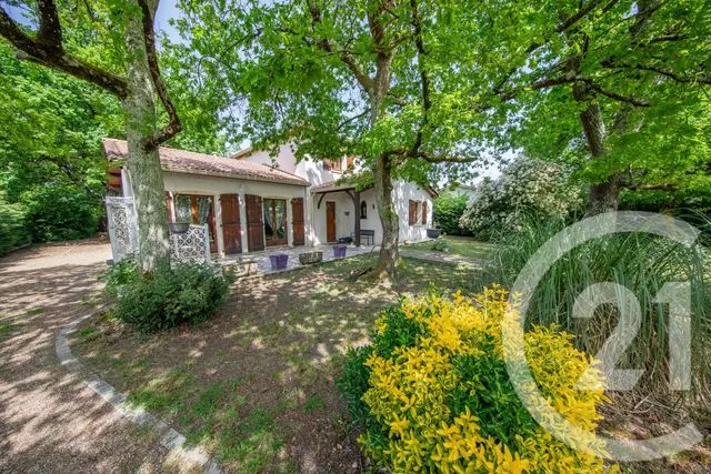 Maison à vendre à Saint-Médard-en-Jalles — CENTURY 21 Kadima