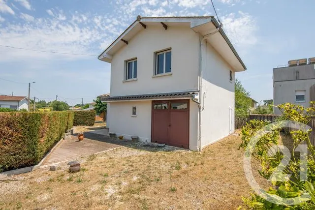 Maison à vendre à Saint-Médard-en-Jalles — CENTURY 21 Kadima