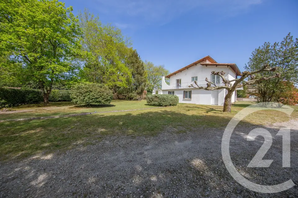 Maison 10 pièces 216 m² à vendre à Saint-Médard-en-Jalles — photo 1