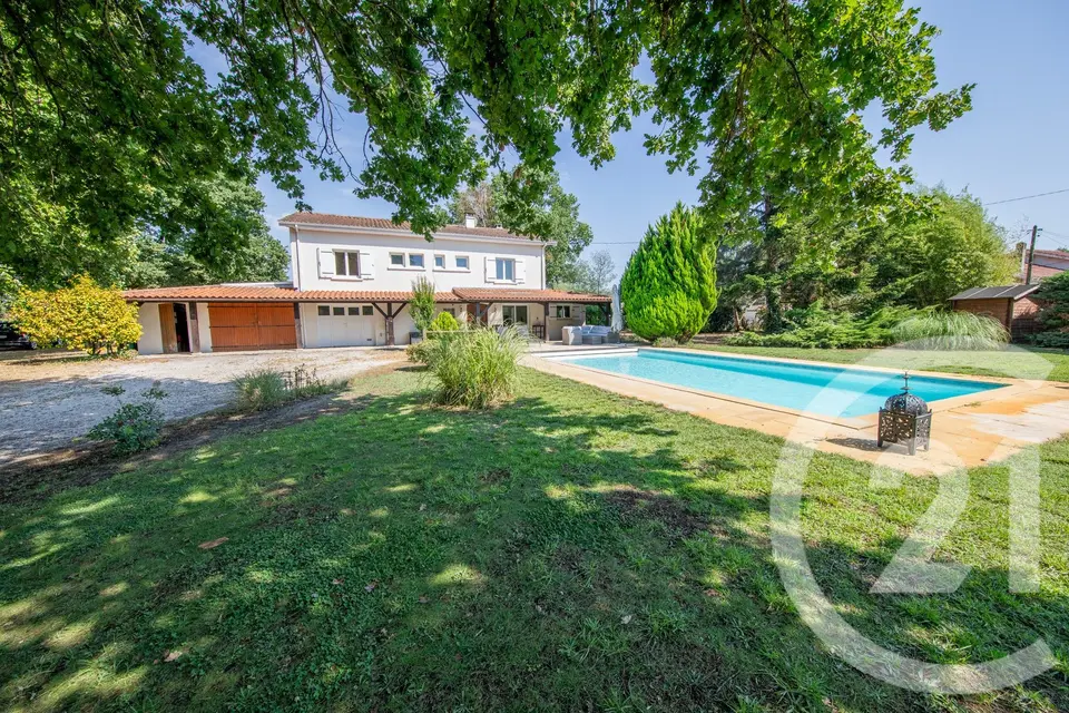 Maison 8 pièces 200 m² à vendre à Saint-Médard-en-Jalles — photo 1