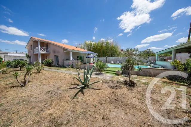 Maison à vendre à Saint-Médard-en-Jalles — CENTURY 21 Kadima