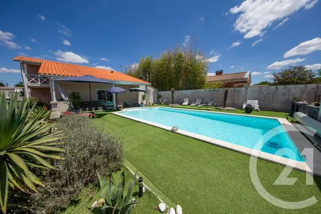 Maison à vendre à Saint-Médard-en-Jalles — CENTURY 21 Kadima