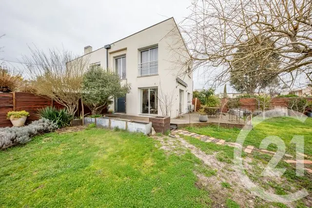 Maison à vendre à Saint-Médard-en-Jalles — CENTURY 21 Kadima