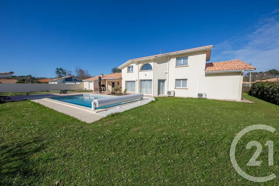 Maison 9 pièces 263 m² à vendre à Saint-Médard-en-Jalles — photo 3